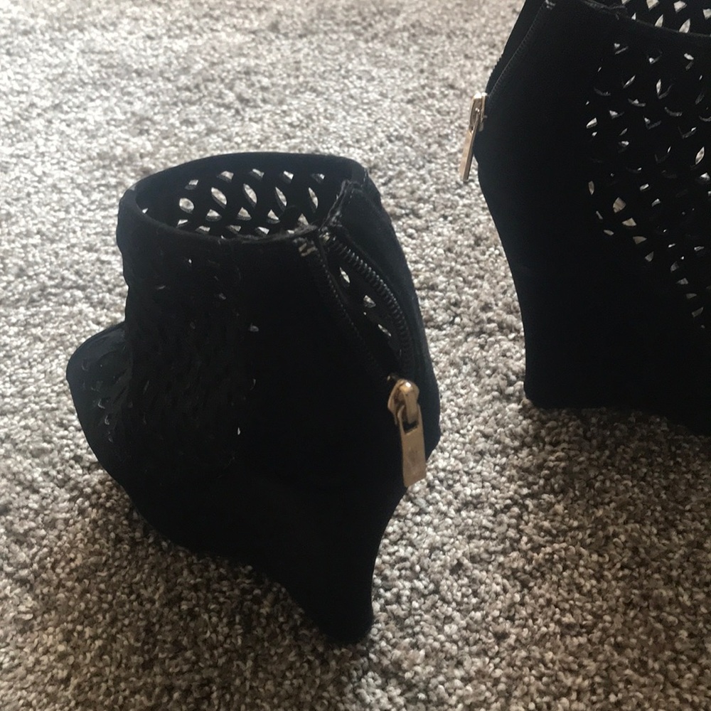 Heels - Picture 3 of 4